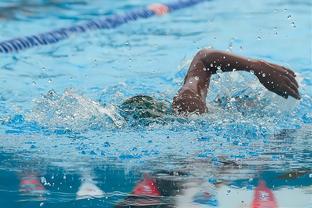 湖人对阵76人首发：詹姆斯、浓眉、拉塞尔、八村塁、里夫斯